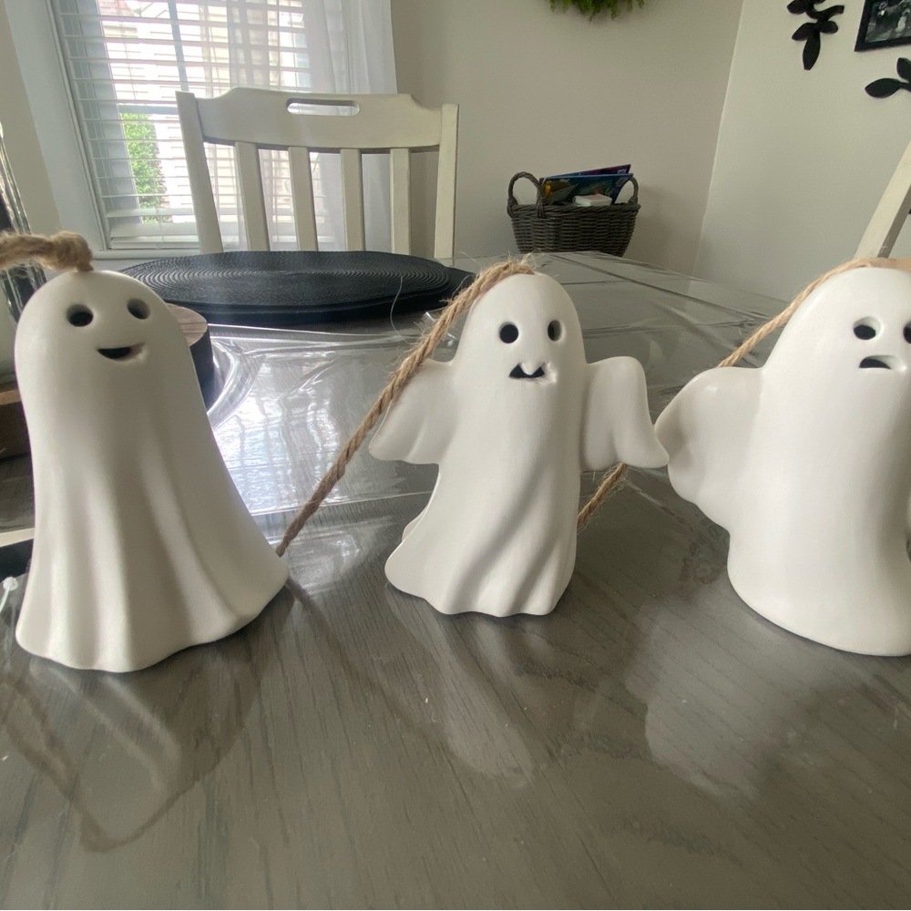 28" in length Ceramic White Three Ghosts Hanging